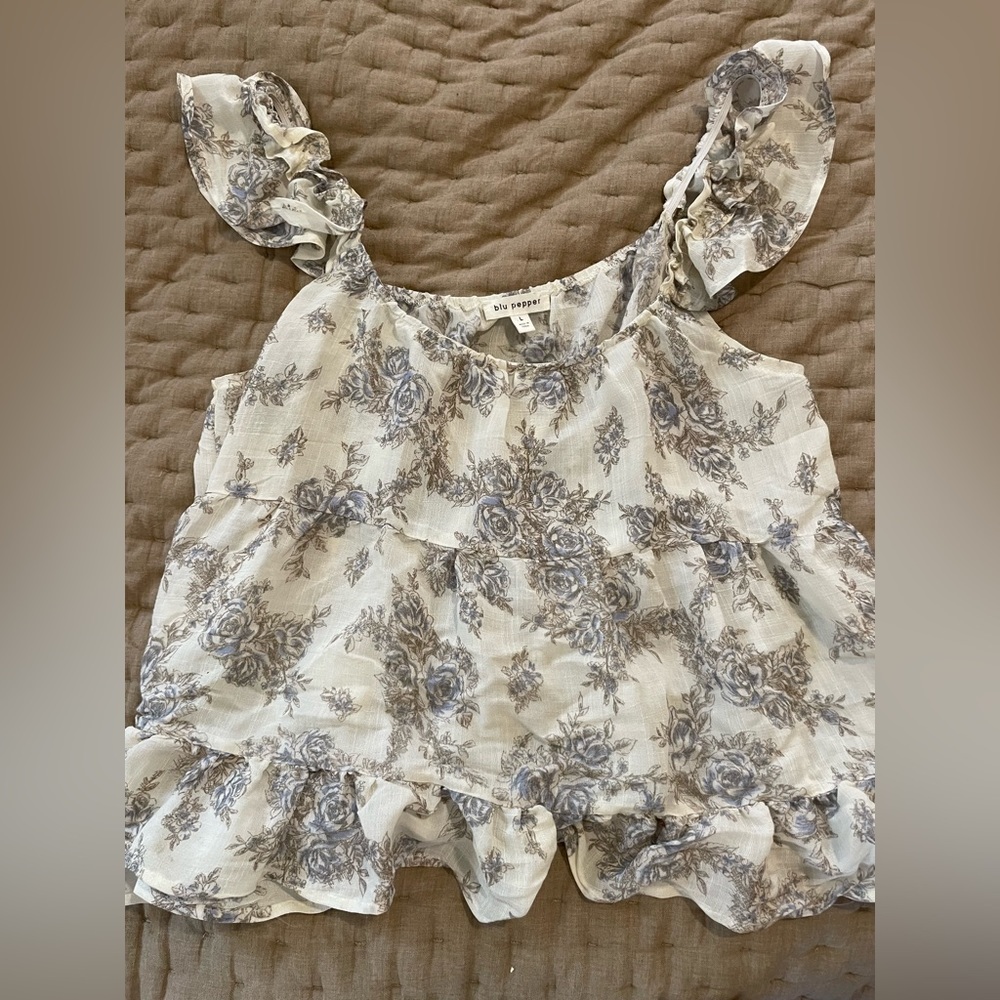 Super cute summer top very breezy brand is blue pepper, size large